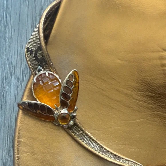 Gucci bumblebee sandals - Picture 4 of 9